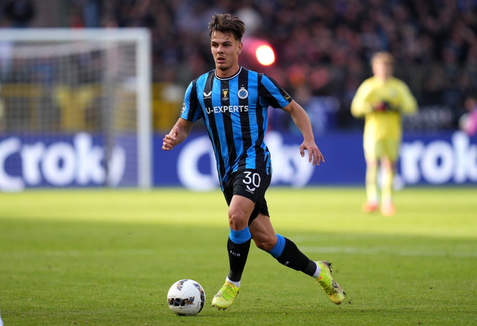 Ardon Jashari #30 of Club Brugge KV dribbles with the ball