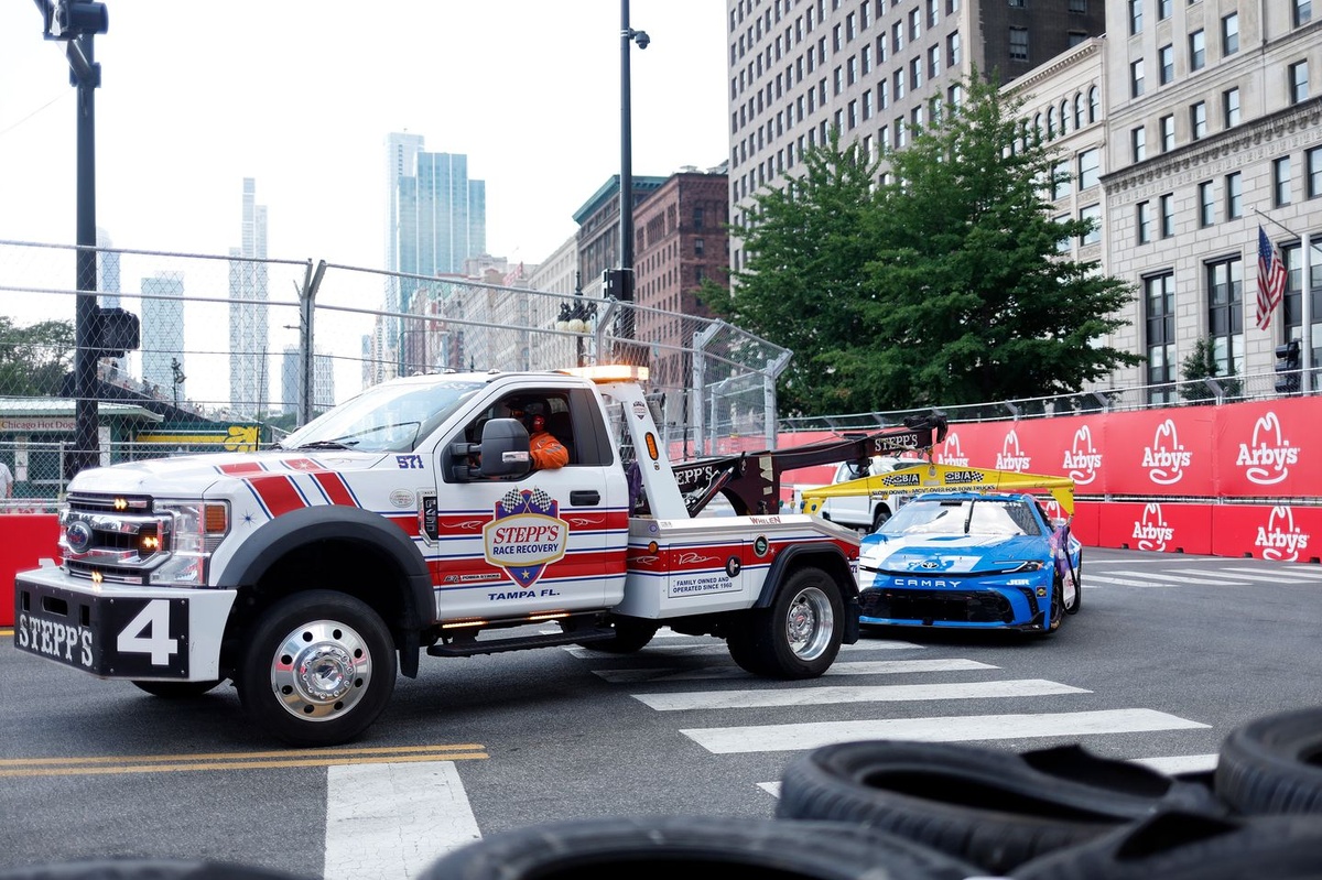 Denny Hamlin "I couldn't even make a pace wrap" Before the Chicago engine breakdown