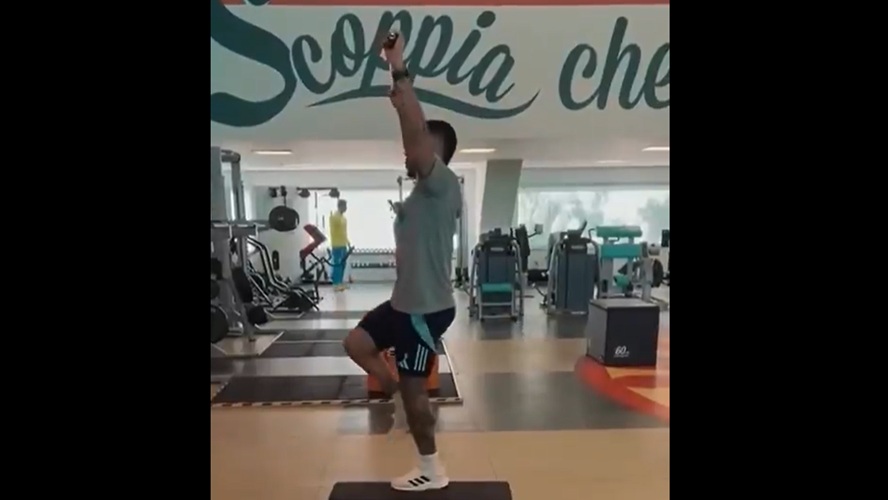 Arsenal striker Gabriel Jesus is working hard on the road to recover after ACL surgery (video)