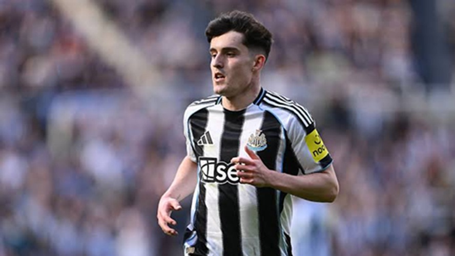 Newcastle has decided to stop the pursuit of Tino Livlament in Manchester