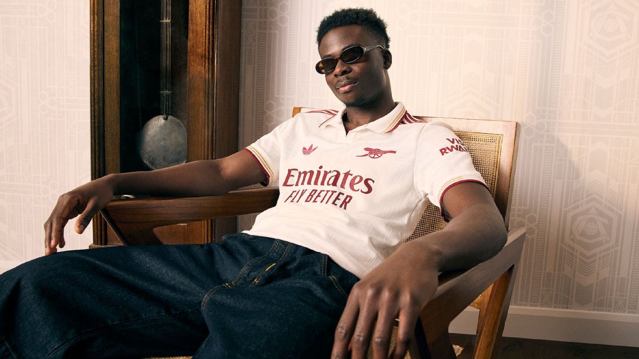 A tribute to Highbury with Arsenal 3rd kit