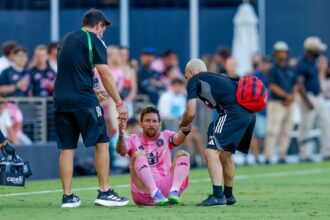 Messi to the Miss Pumas Game. Injured coach cheerful