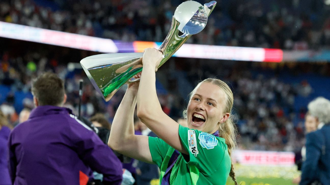 Hampton dumped the Spanish goalkeeper's notes in a shootout