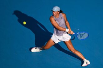 Iga Swiatek defeated Jasmine Palinis at the final opening