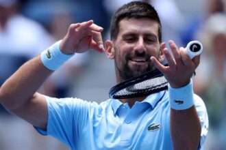 Novak Jjokovic drops the first set, but opens the third round