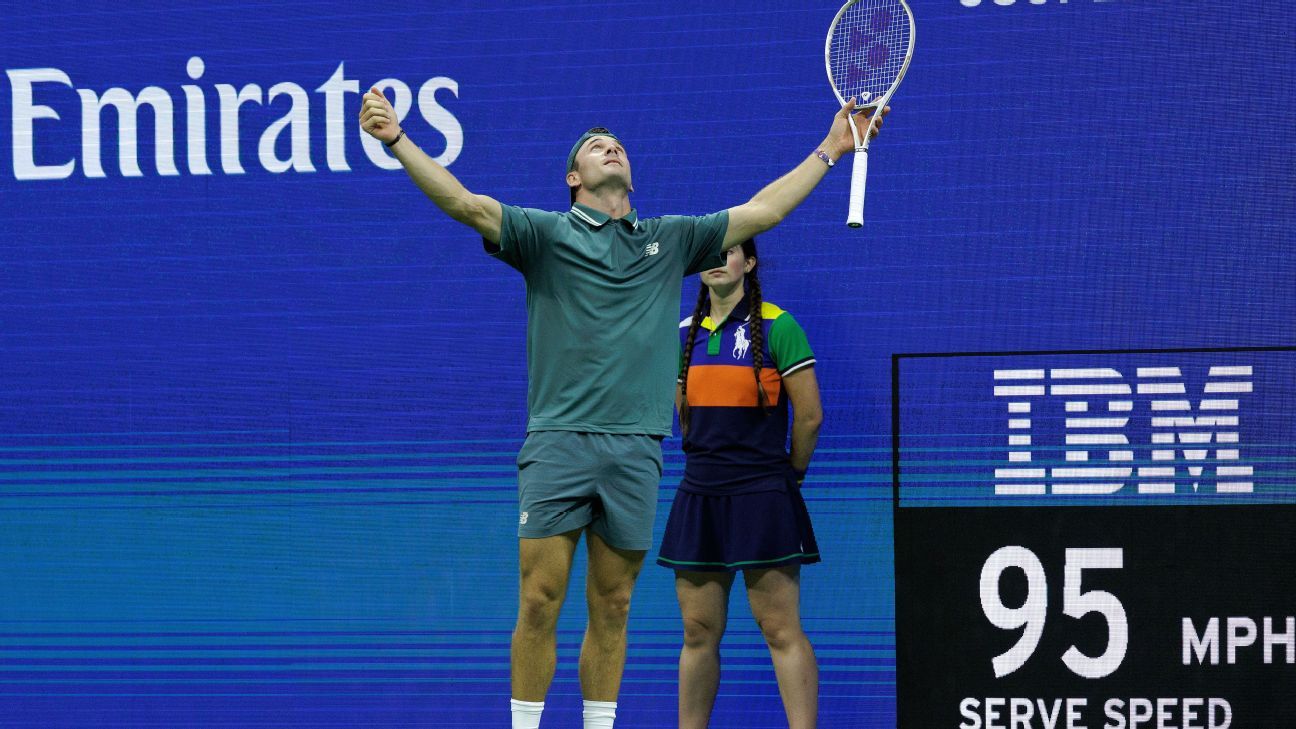 The pole finally closes the 5 setters. Our open match was near 2am