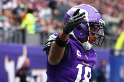 2025 NFL Award Prediction: Experts' Best Benefits for MVP, Rookie of the Year, and Awards in All Seasons