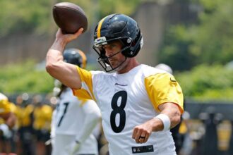 Aaron Rodgers opens to play in the Steelers' preseason opening game