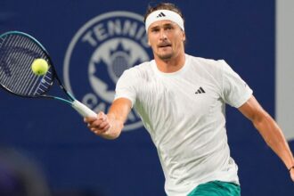 Alexander Zverev moves forward in Toronto once his opponent retires