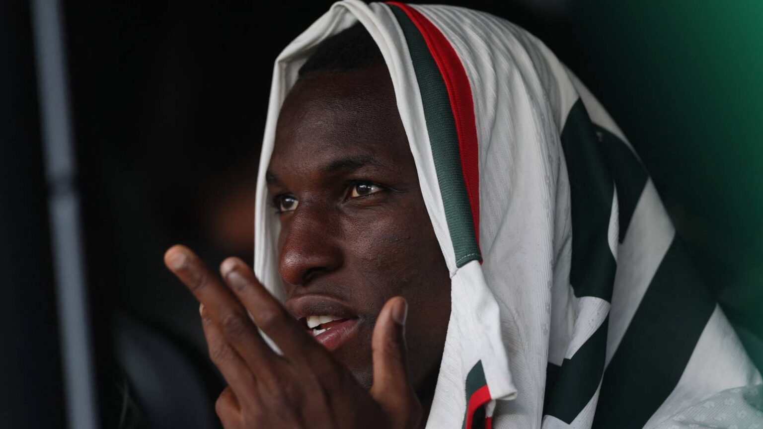 Chelsea now replaces Jackson by signing a "strong" £23 million striker
