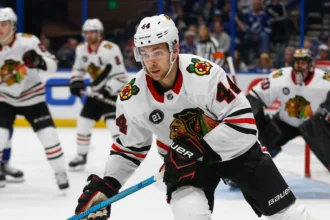 The Ex-Blackhawks defensive man remains on the left among the top free agents