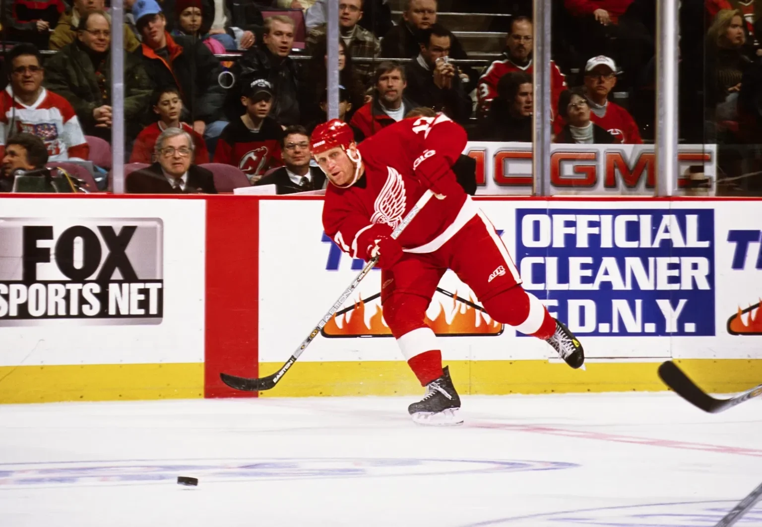 Golden Bullet's Birthday: Former Red Wings F Bullet Hull has 61 spins