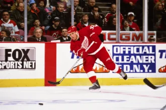 Golden Bullet's Birthday: Former Red Wings F Bullet Hull has 61 spins