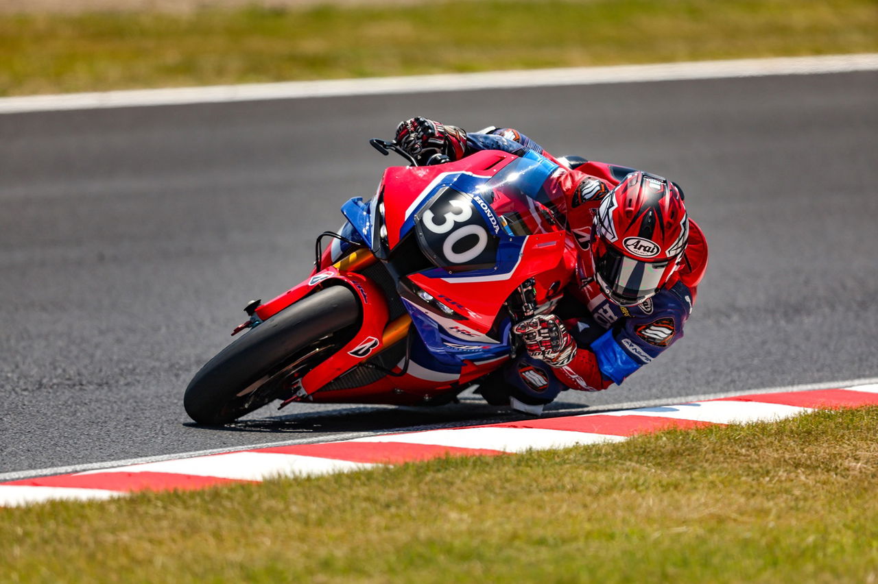 Suzuki 8 Hours: Honda leads Yamaha in a half-hearted way