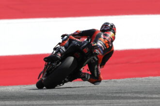 Injured Maverick Venares cuts short Saturday's decision "When I Wake Up"