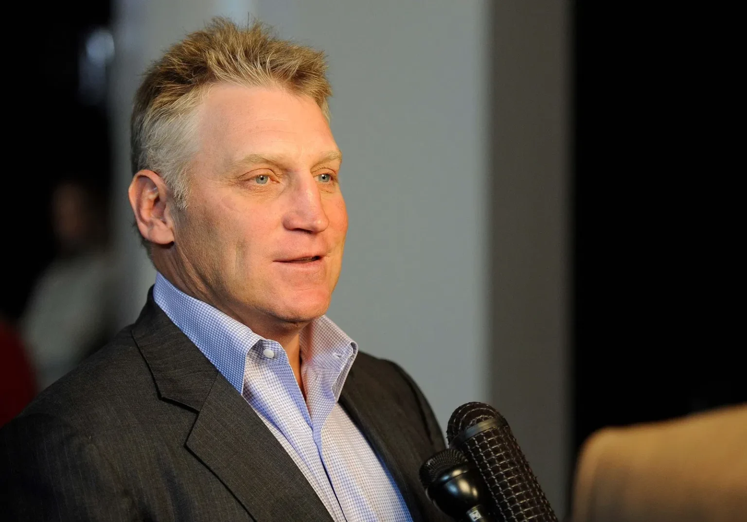 You have something to say: Is Brett Hull the best US player in the NHL history?