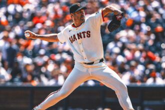 Justin Verlander becomes the 10th MLB pitcher and reaches 3,500 career strikeouts