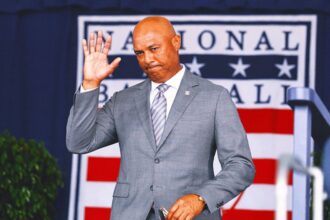 Mariano Rivera tears tearing Achilles in the old Yankees game, requires surgery