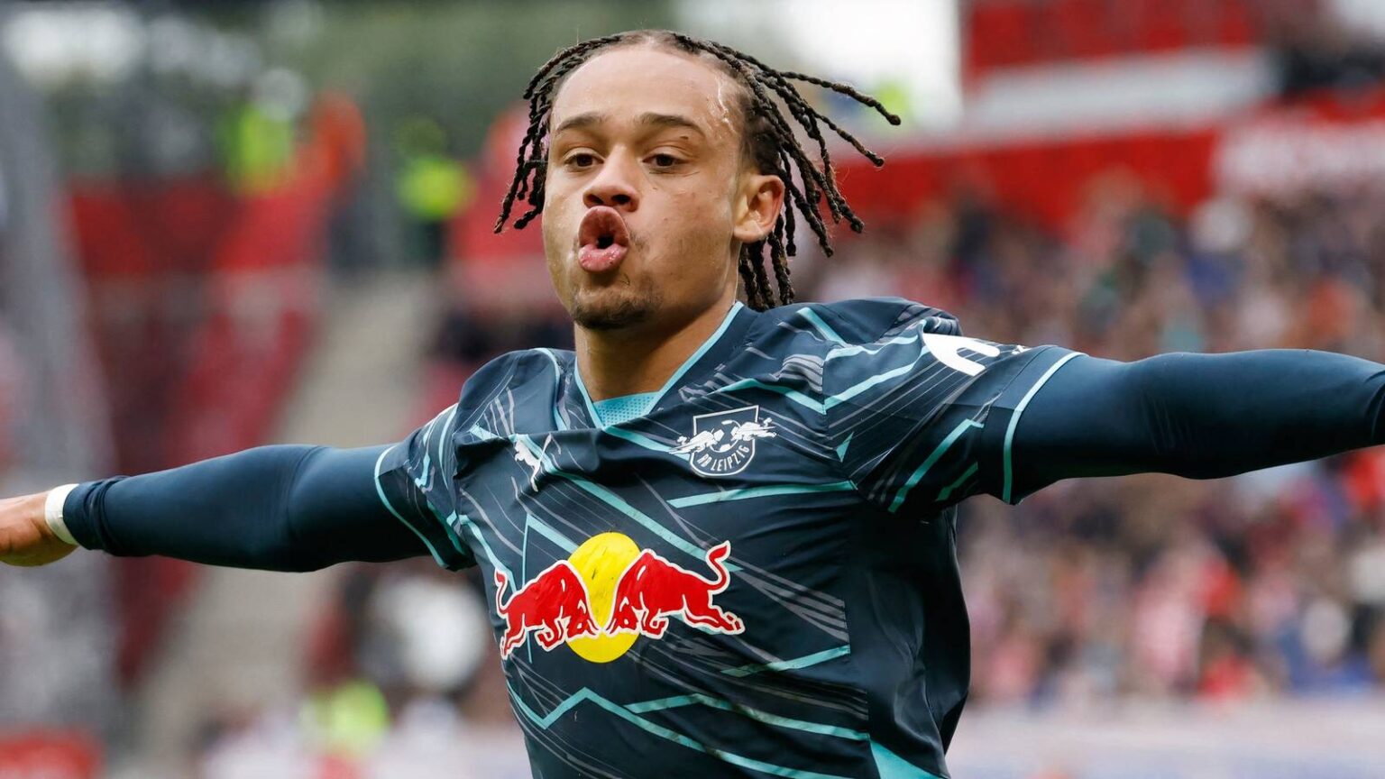 Tottenham makes a "surprise" bid to hijack another deal after Xavi Simons