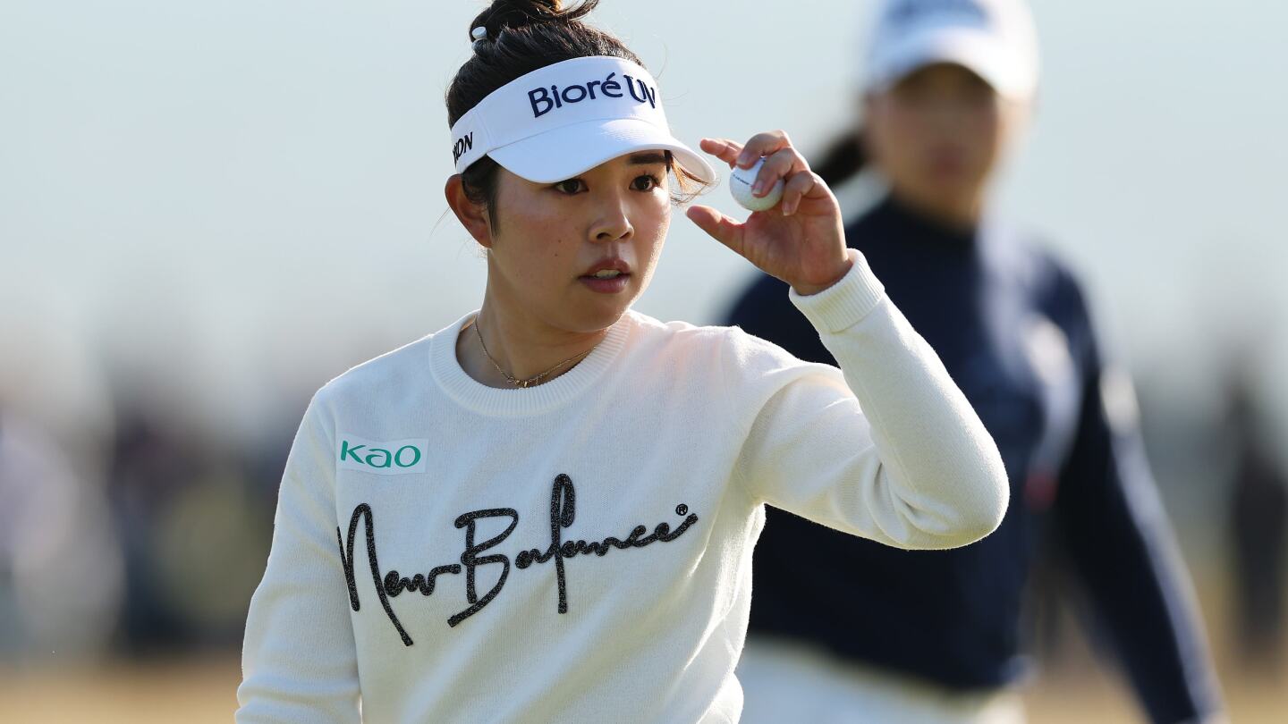 Yamashita Yu clings to lead the way at AIG Women's Open. Charlie Hull 3back