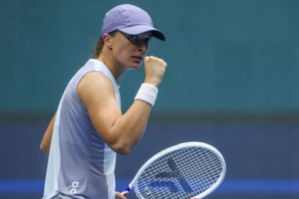 Iga Swiatek advances to the third round of the China Open