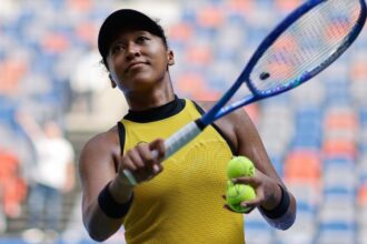 Naomi osaka returns to Wuhan Open and defeats Leylah Fernandez