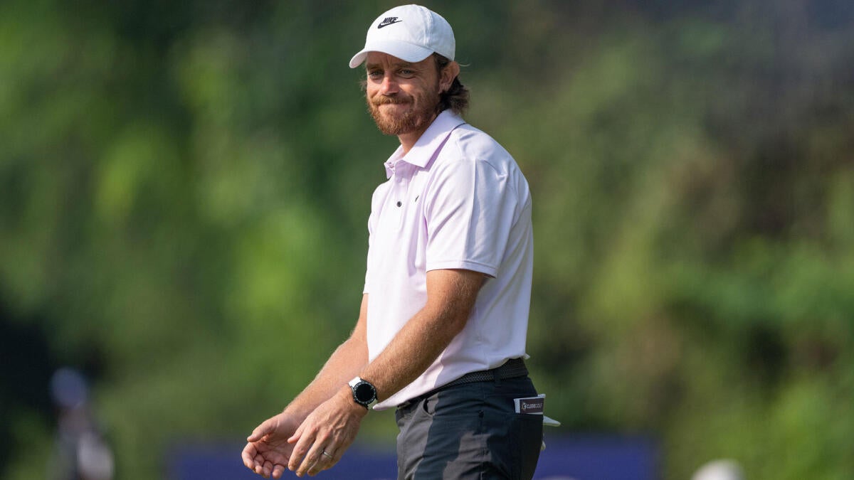 2025 Indian Championship: Tommy Fleetwood beats Shane Lawrie, Brian Harman to lead into the weekend
