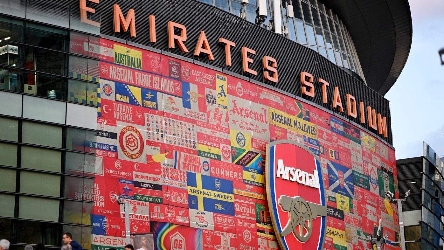 Arsenal and Man United lead clubs in pursuit of 'exciting' French defender