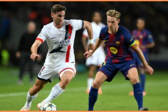 Frenkie de Jong in action for Barcelona vs PSG