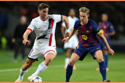 Frenkie de Jong in action for Barcelona vs PSG