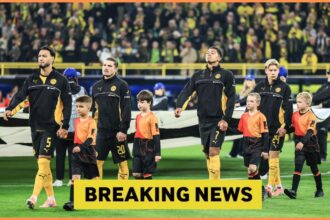 Jobe Bellingham lining up with his Borussia Dortmund teammates