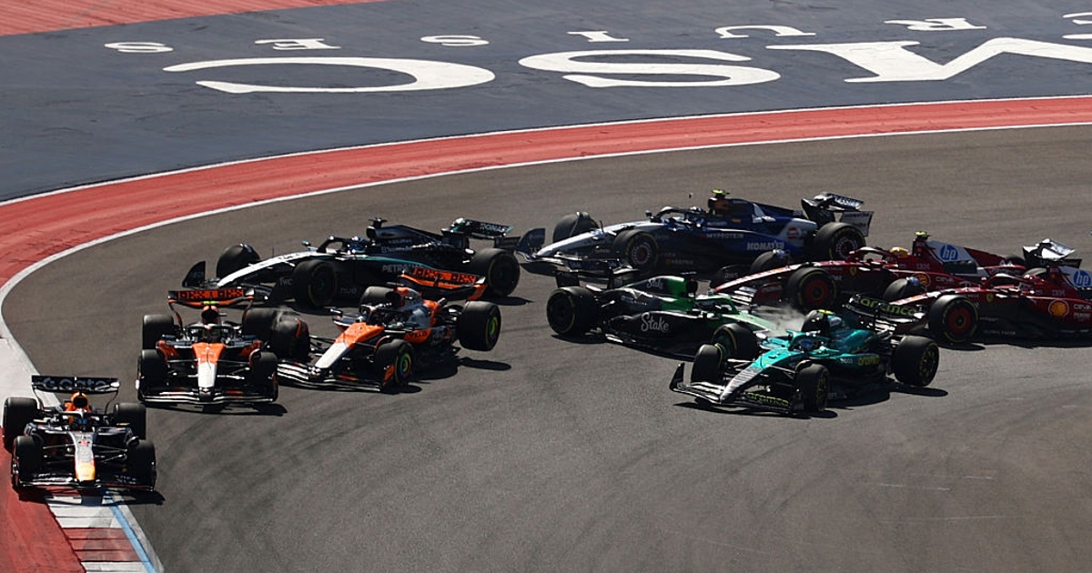 Verstappen wins US Sprint after two McLarens crash on the first lap