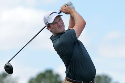 Vince Wheelie: golfer saves Paa and "two hands" with close encounters with crocodiles