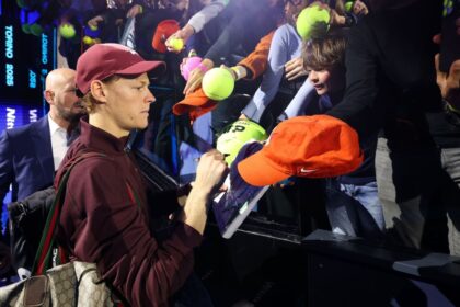Sinner defeats Auger-Aliassime to begin ATP Finals title defense