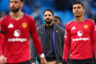 Manchester United's plan: save millions in wages and rebuild midfield