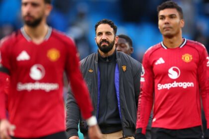 Manchester United's plan: save millions in wages and rebuild midfield