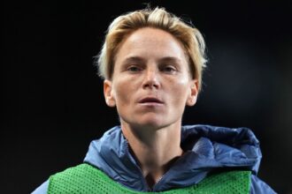 Jess Fishlock extends Seattle stay to 26 years