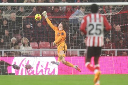 👀 USMNT star Adams scores from near midfield