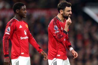 Premier League live updates: Manchester United move to Palace