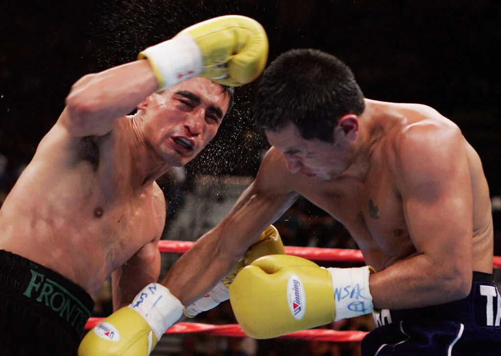 Super Featherweight Title: Erik Morales vs Marco Antonio Barrera