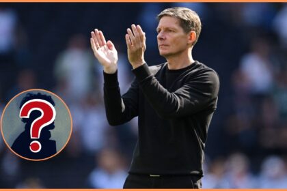 Oliver Glasner applauding the Crystal Palace fans