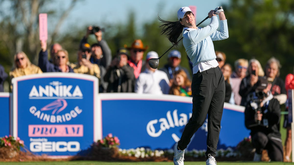 Caitlin Clark makes a hell of a putt at the Annika Pro-Am