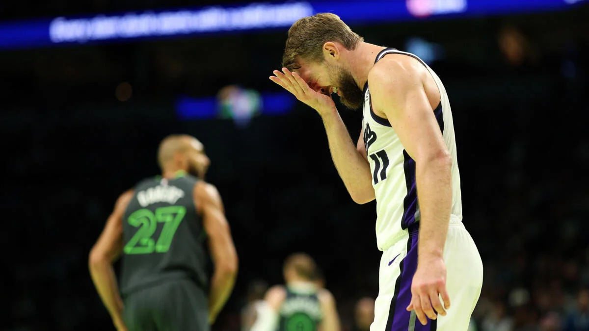 Domantas Sabonis injured: Kings center will be out at least 3-4 weeks with knee injury