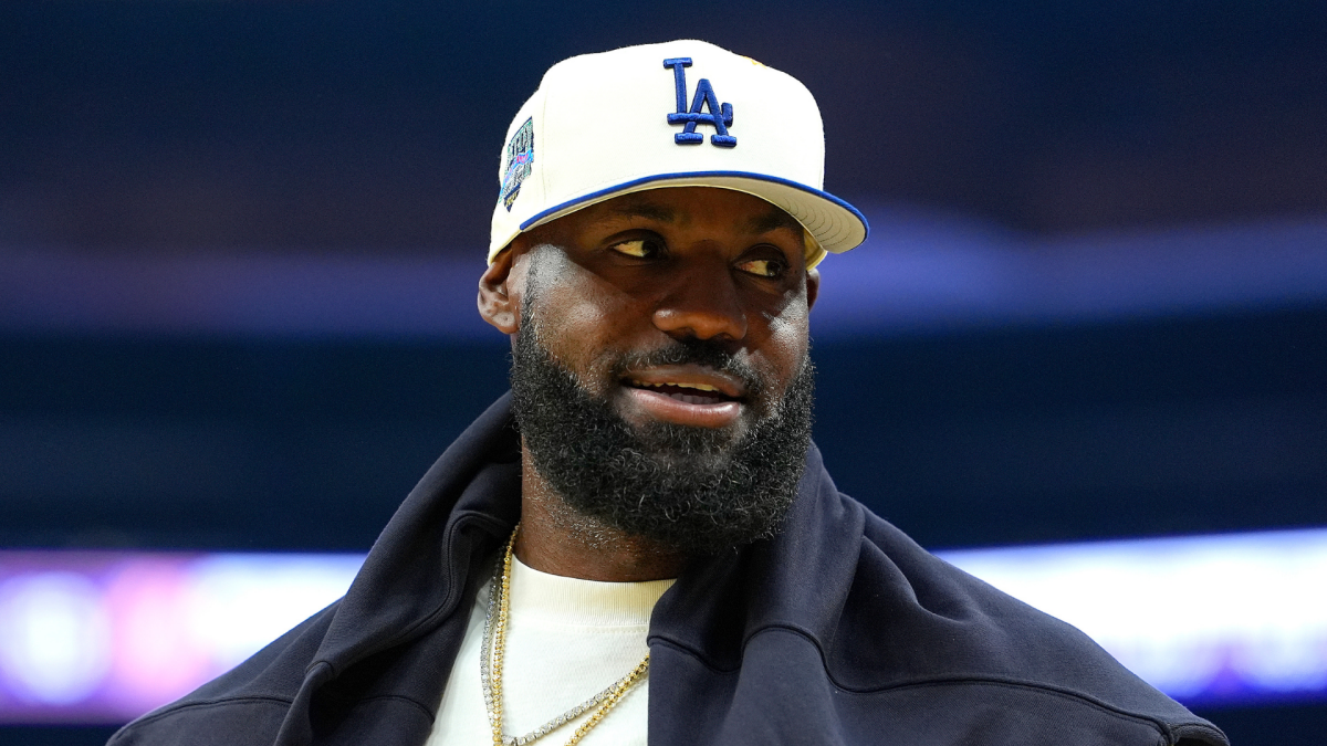 LeBron James' season debut: Lakers star returns to team that needs a new guy