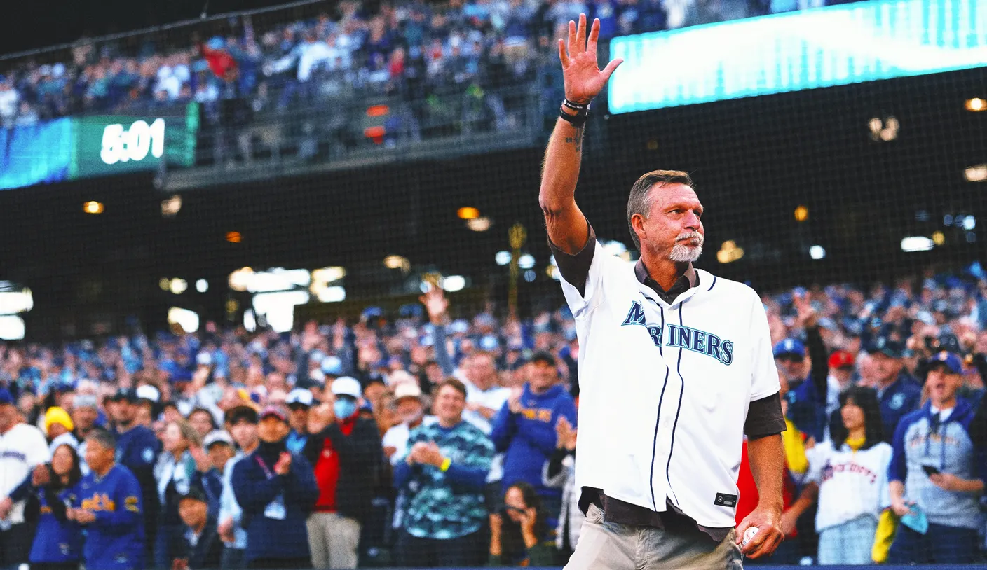 Mariners retire No. 51 again, this time in favor of Hall of Famer Randy Johnson
