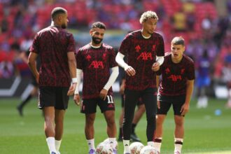 Mohamed Salah and Hugo Ekitike warming up for Liverpool