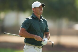 Rory McIlroy shares lead in Dubai, moves closer to European title