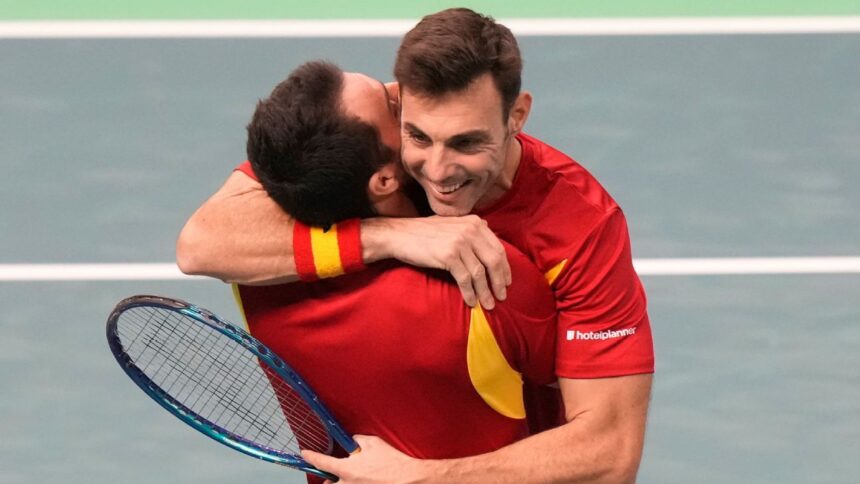 Spain defeats Czech Republic and advances to Davis Cup semi-finals