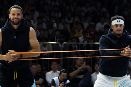 Stephen Curry to return to Warriors with brother Seth Curry