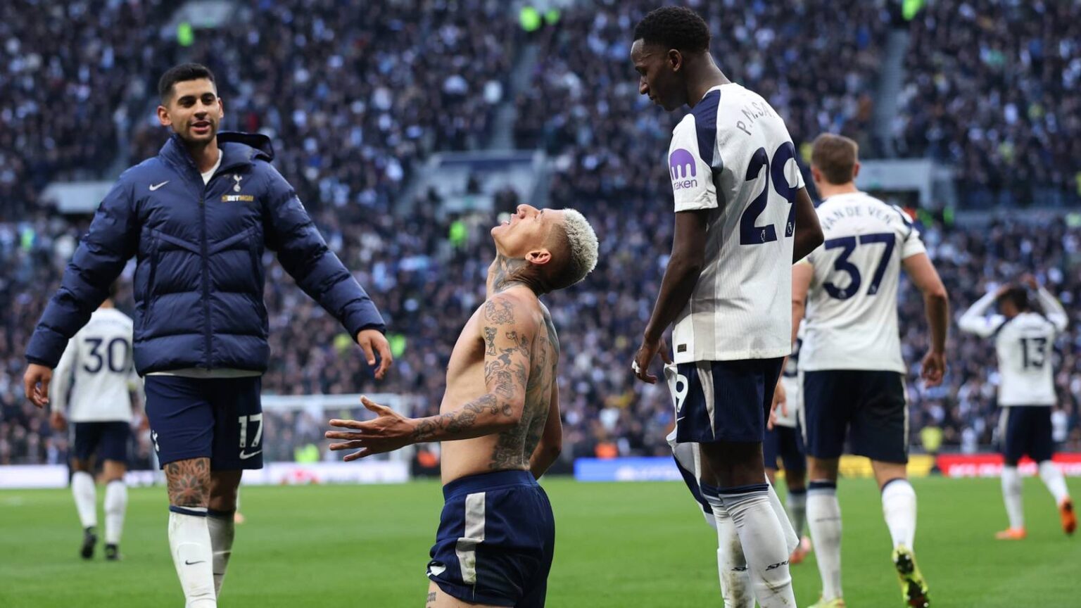 Stuart Pearce cuts through Tottenham's 'weak spot' as they 'jogged back' against Manchester